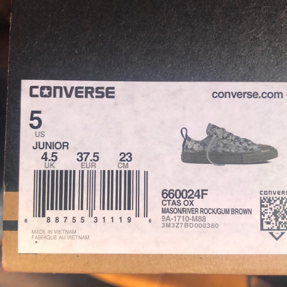 Converse - Size 5 Jrs/Size 7 Women’s sneakers - Picture 4 of 4